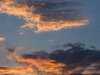 Letztes Licht auf Wolkenansammlung